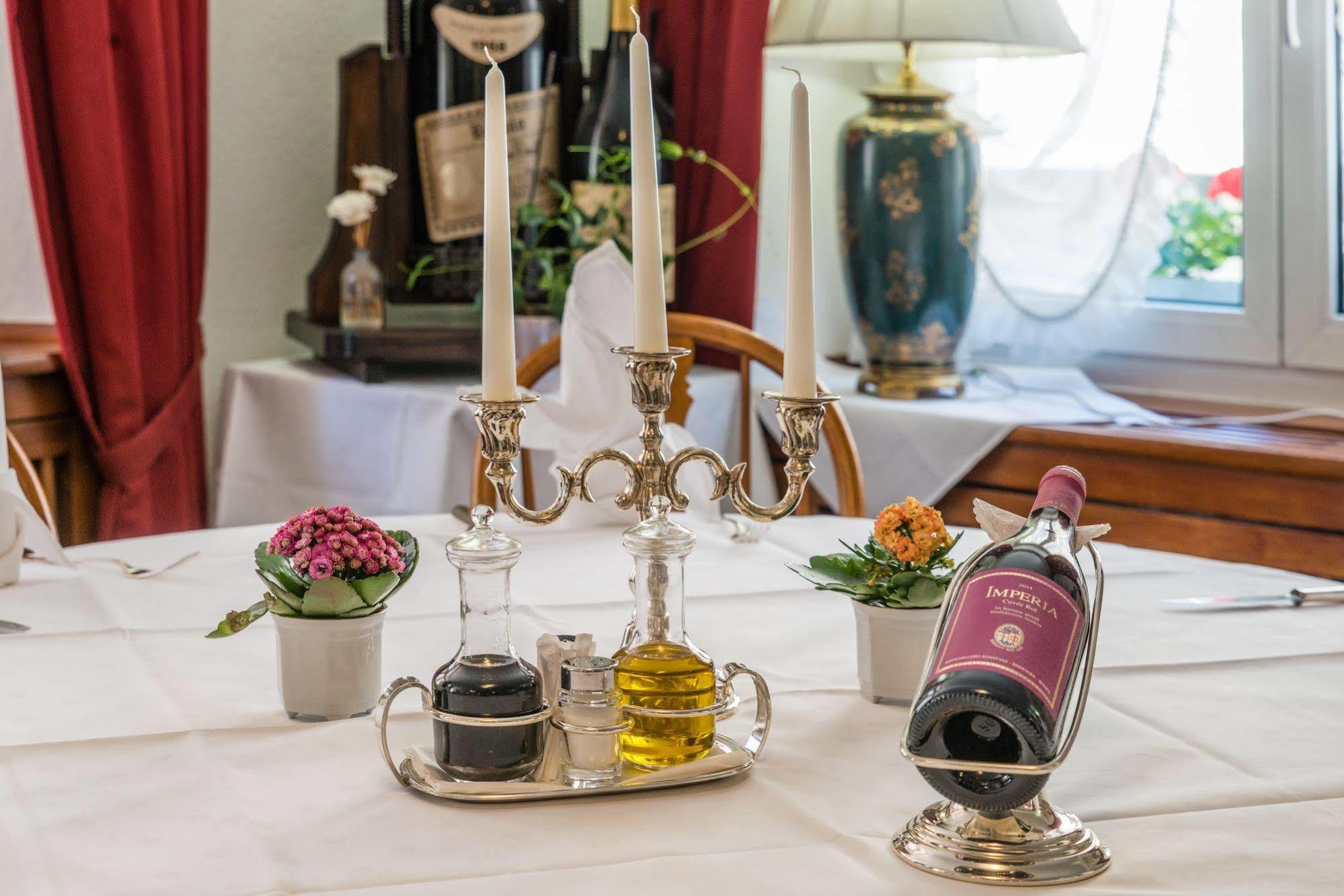 Hotel Goldener Sternen Констанц Экстерьер фото