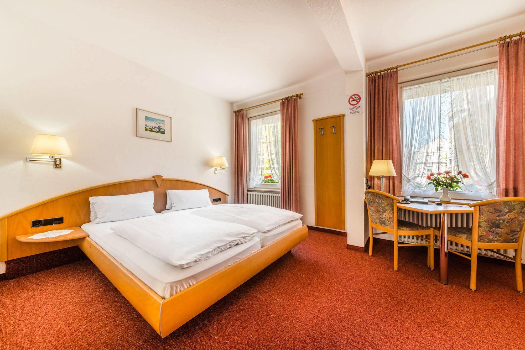Hotel Goldener Sternen Констанц Экстерьер фото