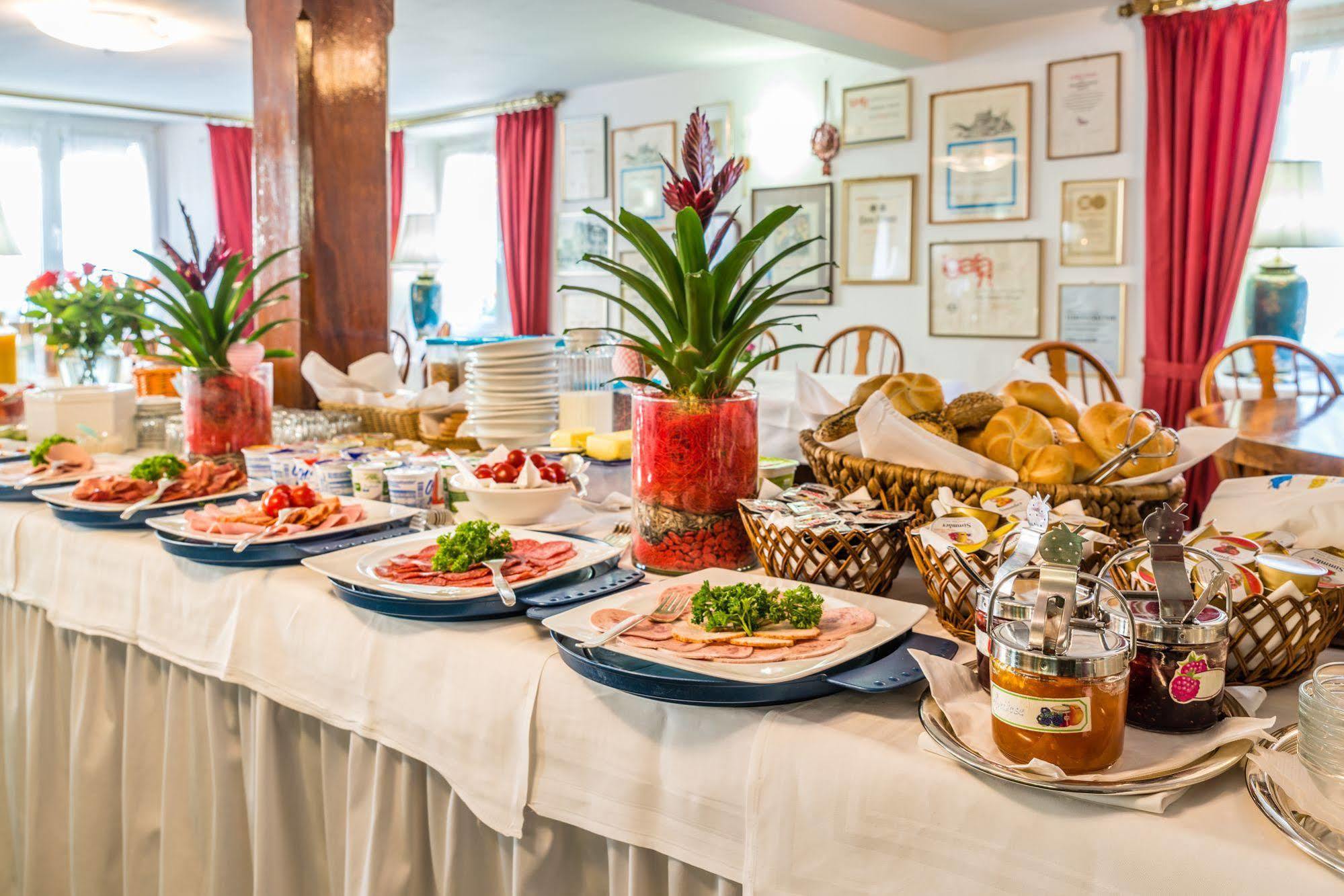 Hotel Goldener Sternen Констанц Экстерьер фото