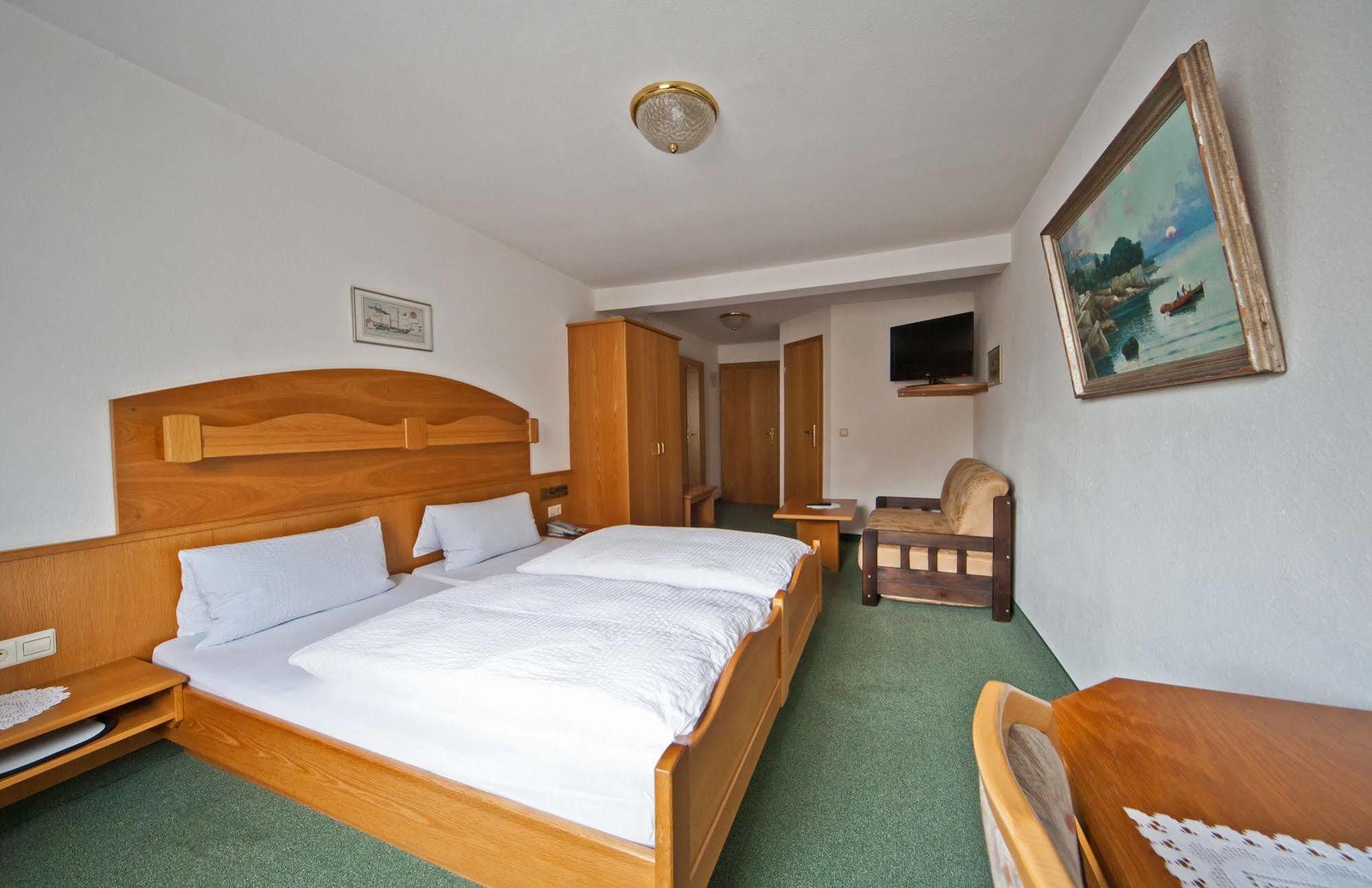Hotel Goldener Sternen Констанц Экстерьер фото