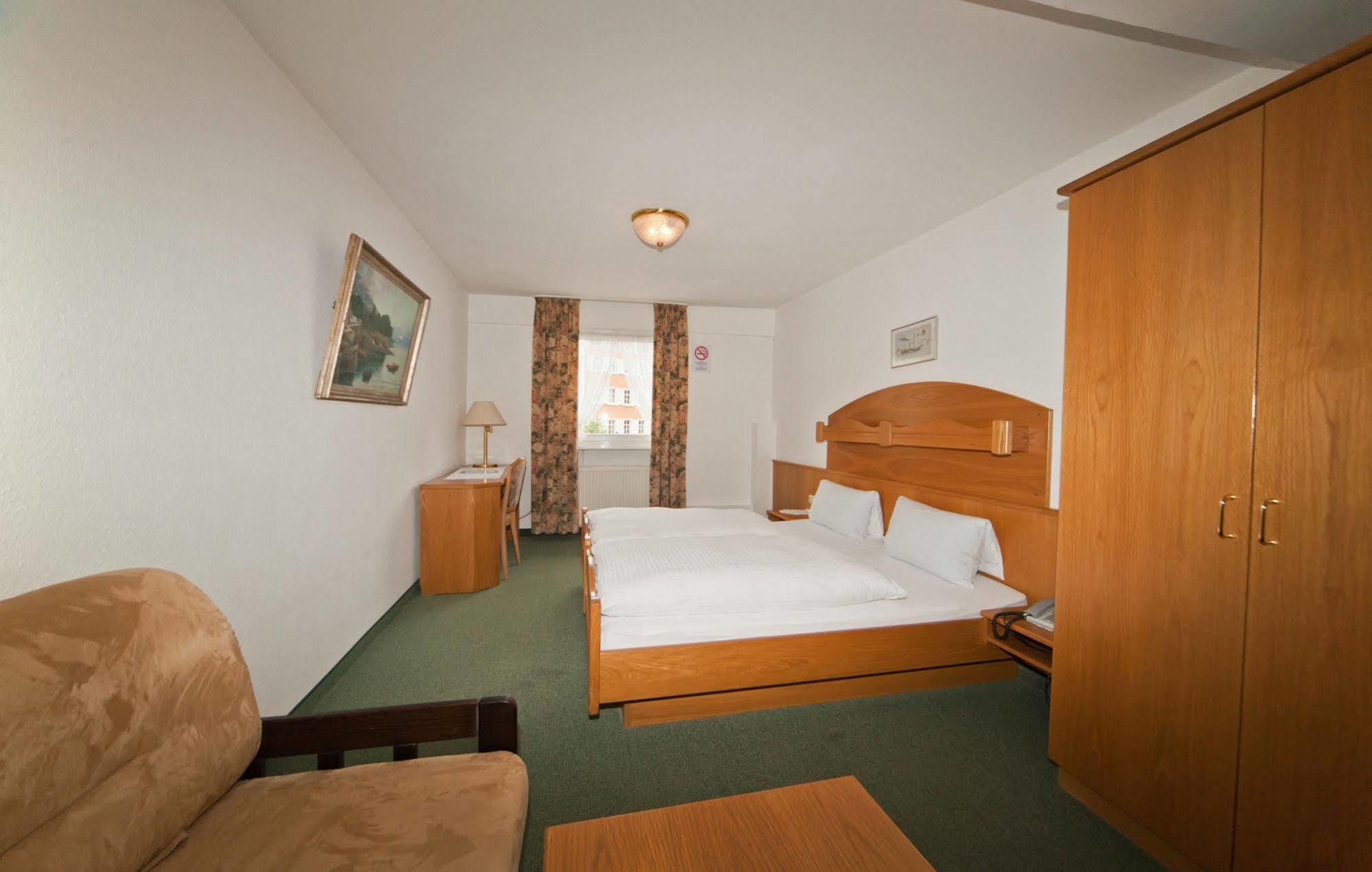Hotel Goldener Sternen Констанц Экстерьер фото