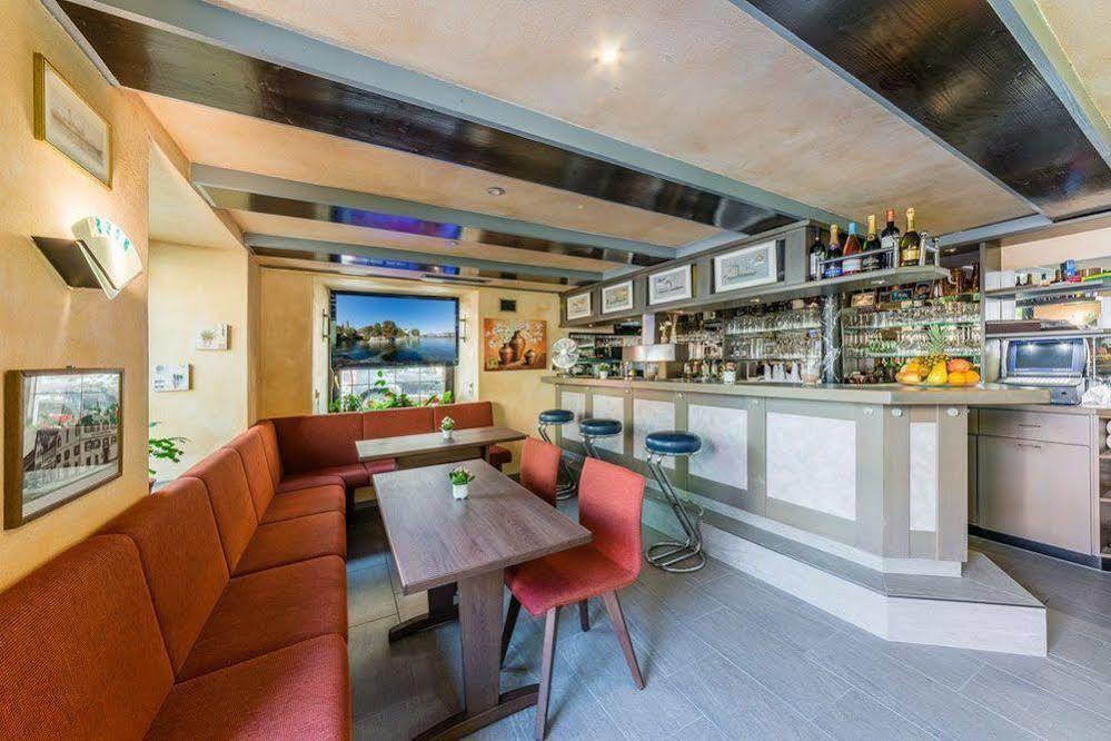 Hotel Goldener Sternen Констанц Экстерьер фото