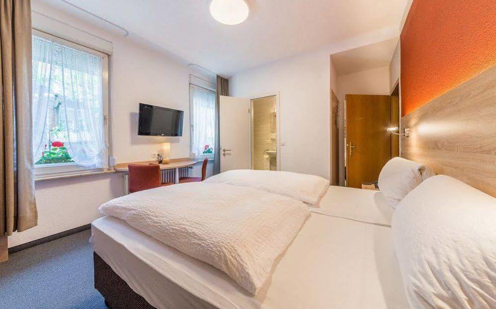 Hotel Goldener Sternen Констанц Экстерьер фото