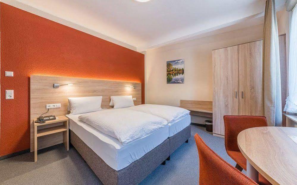 Hotel Goldener Sternen Констанц Экстерьер фото